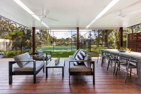 Anglesey - Pet Friendly With Pool & Tennis Court - 4 Mins Walk To Beach - Accommodation Coffs Harbour 1