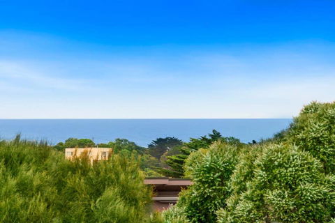 Aires Coastal Beach House Luxury With Ocean Views - Accommodation Coffs Harbour 2