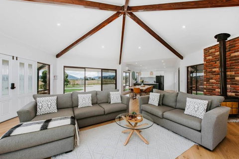Anton Pavilion - Cheerful Country Solace In Mudgee - Accommodation Coffs Harbour 0
