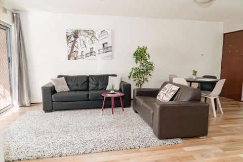 Apartment 4 Burswood - Accommodation Coffs Harbour 3