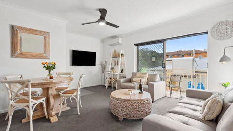 Apartment Awesome Location, Near Cafes, Restaurants, Short Stroll To The Beach - Accommodation Coffs Harbour 0