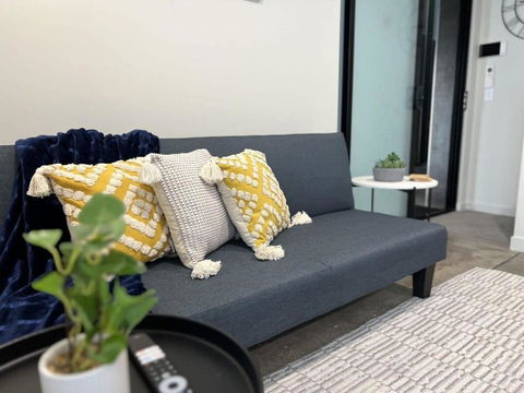 Apt With Aircon & Loft Bedroom Great Location - Accommodation Coffs Harbour 2