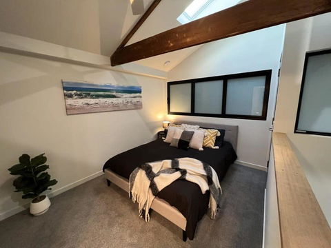 Apt With Aircon & Loft Bedroom Great Location - Accommodation Coffs Harbour 0