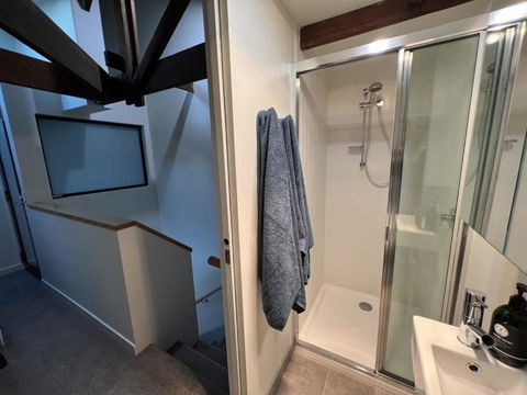Apt With Aircon & Loft Bedroom Great Location - Accommodation Coffs Harbour 4