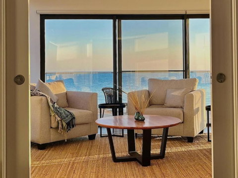 Apt01-The SS Karatta - Accommodation Coffs Harbour 0