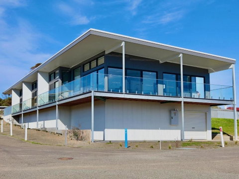 Apt01-The SS Karatta - Accommodation Coffs Harbour 1