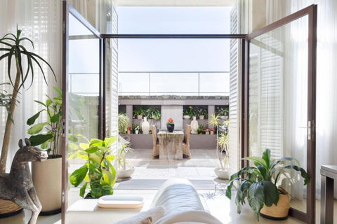 Architectural Home, Pool Oasis/ Steps From Trendy Chapel St. - Accommodation Coffs Harbour 1