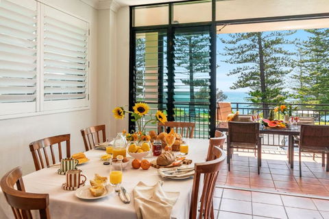 Arcoola 2 - Views Over Main Beach - Accommodation Coffs Harbour 2