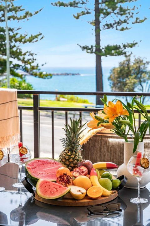 Arcoola 2 - Views Over Main Beach - Accommodation Coffs Harbour 4
