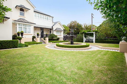 Art Deco Designer Studio In Lewisham - Accommodation Coffs Harbour 4