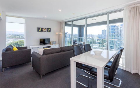 Artique Surfers Paradise - Official - Accommodation Coffs Harbour 3