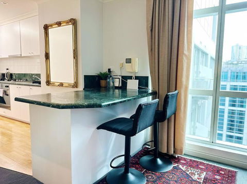 Aspire CBD One Bedroom With Indoor Pool & Parking Available - Accommodation Coffs Harbour 4
