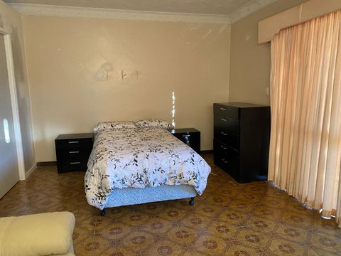 Aspley Large Room & Share Bathroom With Other Guests - Accommodation Coffs Harbour 1