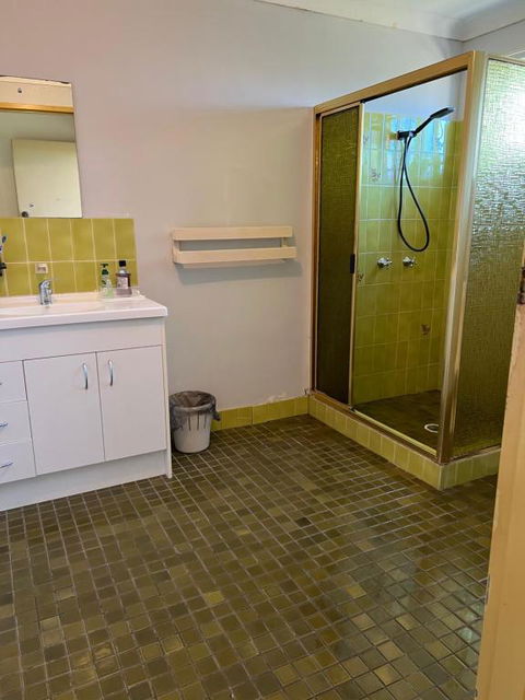 Aspley Large Room & Share Bathroom With Other Guests - Accommodation Coffs Harbour 3