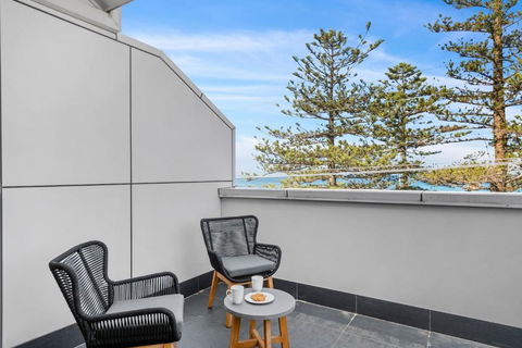 Austi Beach Escape - A Dreamy Oceanfront Haven - Accommodation Coffs Harbour 2