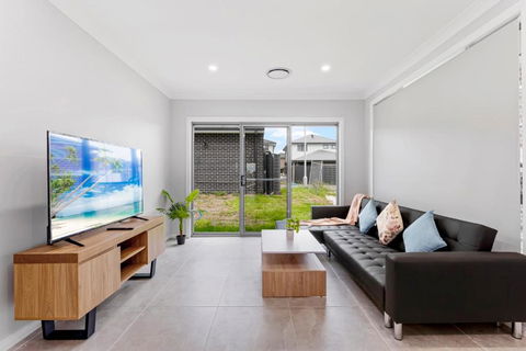 Austral Brand New 3Br House With WiFi & Parking - Accommodation Coffs Harbour 2
