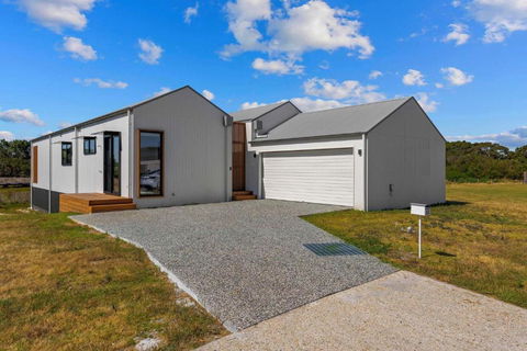 Awakening Broadbeach - Wifi, Linen - Accommodation Coffs Harbour 1