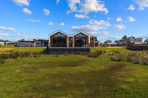 Awakening Broadbeach - Wifi, Linen - Accommodation Coffs Harbour 2