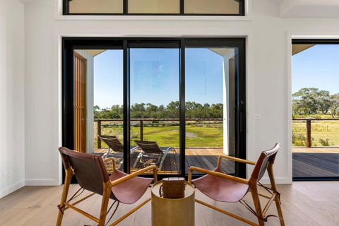 Awakening Broadbeach - Wifi, Linen - Accommodation Coffs Harbour 4