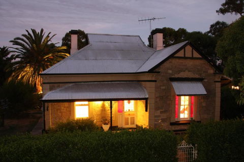Azalea Cedar-Rose Barossa Valley Villa - Accommodation Coffs Harbour 3