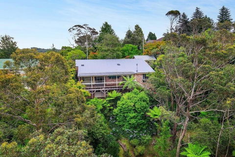 Azimuth - Spacious Family Retreat With City Views - Accommodation Coffs Harbour 0