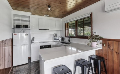 Apollo Bay Cottages- Sabine - Accommodation Coffs Harbour 1