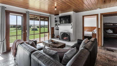 Apollo Bay Cottages- Sabine - Accommodation Coffs Harbour 0