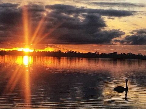 Ballarat - On The Lake With Gift Voucher - Accommodation Coffs Harbour 3