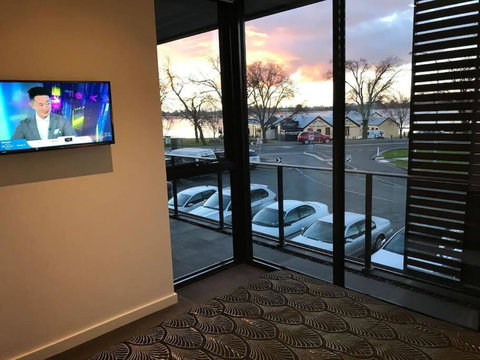 Ballarat - On The Lake With Gift Voucher - Accommodation Coffs Harbour 4