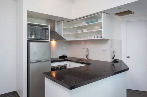Maldives Resort Main Beach, Gold Coast - Accommodation Coffs Harbour 15