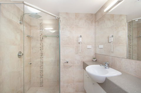 Maldives Resort Main Beach, Gold Coast - Accommodation Coffs Harbour 34
