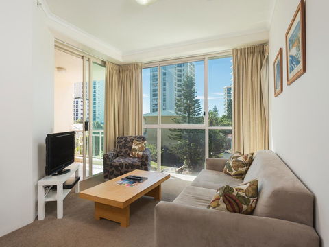 Maldives Resort Main Beach, Gold Coast - Accommodation Coffs Harbour 3
