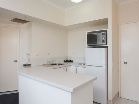 Maldives Resort Main Beach, Gold Coast - Accommodation Coffs Harbour 10