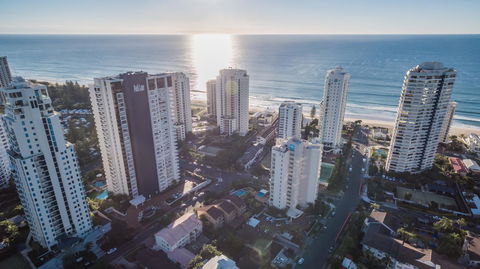 Maldives Resort Main Beach, Gold Coast - Accommodation Coffs Harbour 38