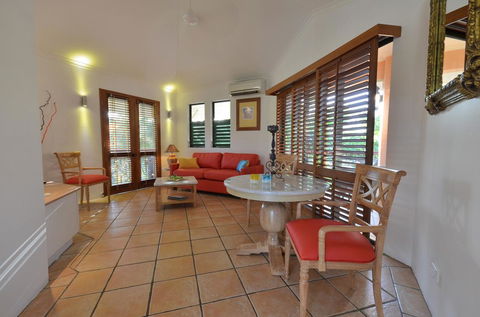 Martinique On Macrossan - Accommodation Coffs Harbour 4