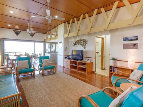 Claytons 1 By Discover Stradbroke - Accommodation Coffs Harbour 3