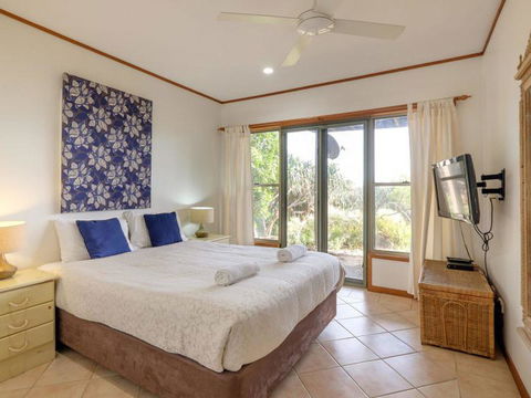 Claytons 1 By Discover Stradbroke - Accommodation Coffs Harbour 4