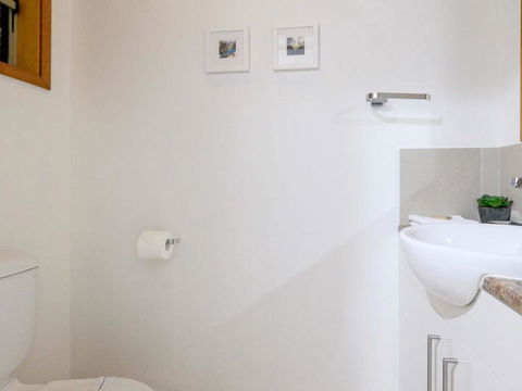 Claytons 1 By Discover Stradbroke - Accommodation Coffs Harbour 5