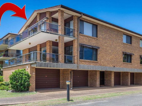 'COLUMBIA VIEWS', 2/9 COLUMBIA CLOSE - AIRCON, WIFI, NETFLIX, VIEWS & BOAT PARKING - Accommodation Coffs Harbour 0