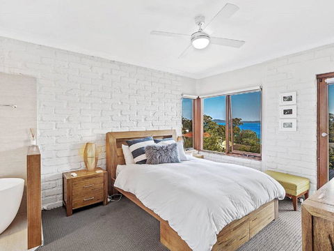 'Nunkeri', 5 Kerrie Close - Stunning House With Fabulous Views, Linen, WIFI & Air Conditioning - Accommodation Coffs Harbour 1