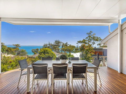 'Nunkeri', 5 Kerrie Close - Stunning House With Fabulous Views, Linen, WIFI & Air Conditioning - Accommodation Coffs Harbour 0