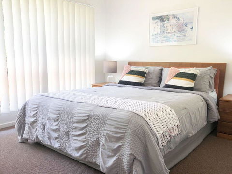 'Sandy Palms' 28 Moorooba Cr - Beautiful Home With Wifi, Air-con And Boat Parking - Accommodation Coffs Harbour 1
