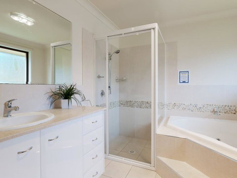 'Sandy Point Haven', 21a Sandy Point Rd - Stylish Haven With WIFI, Air Conditioning & Water Views - Accommodation Coffs Harbour 1