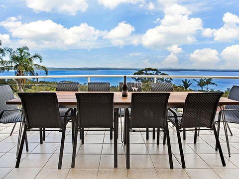 'The Bay', 25 Wallawa Rd - Huge Home With Aircon, Spectacular Views & Chromecast - Accommodation Coffs Harbour 3