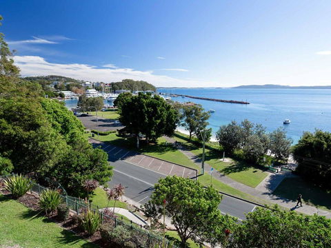 1 'Kiah', 53 Victoria Parade - Stunning Views, Wifi, Aircon, Just Across The Road To The Water - Accommodation Coffs Harbour 0