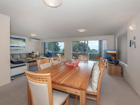 1 'Laman Lodge', 15 Laman Street - Stunning Air Conditioned Unit With Water Views And WIFI - Accommodation Coffs Harbour 3