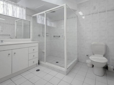 1 'Laman Lodge', 15 Laman Street - Stunning Air Conditioned Unit With Water Views And WIFI - Accommodation Coffs Harbour 1