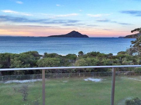 11 'Luskin Lodge' 29 Weatherly Close - Stunning Water Views - Accommodation Coffs Harbour 1