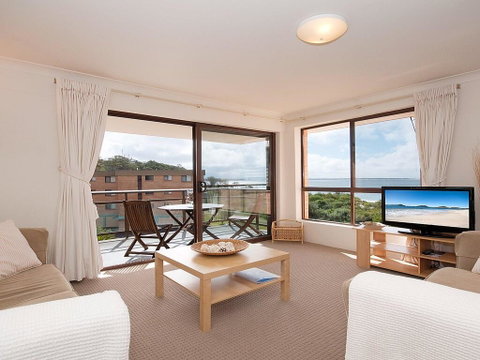 11 'Promenade' 8 Intrepid Close - Air Conditioned Unit With Beautiful Water Views - Accommodation Coffs Harbour 3