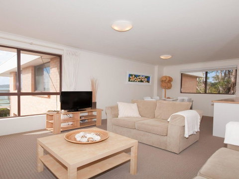 11 'Promenade' 8 Intrepid Close - Air Conditioned Unit With Beautiful Water Views - Accommodation Coffs Harbour 1